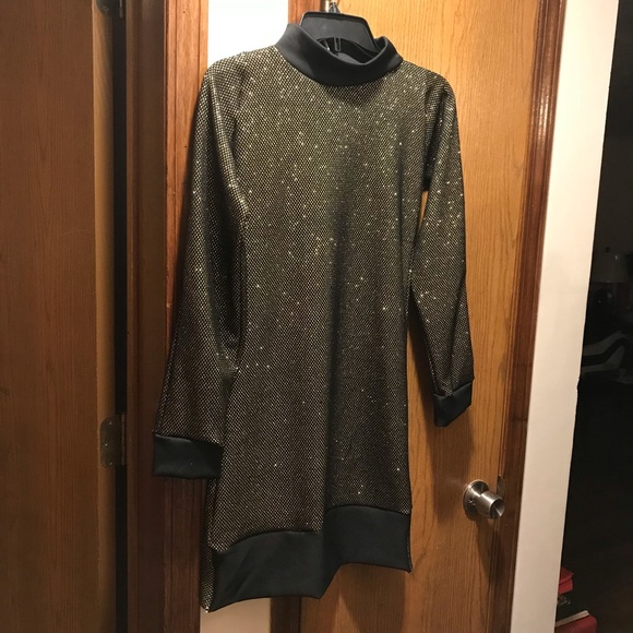 Clothes - Picture 2 of 8